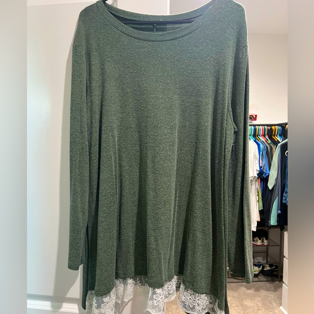 Faded/washed green color tunic with lace detailing